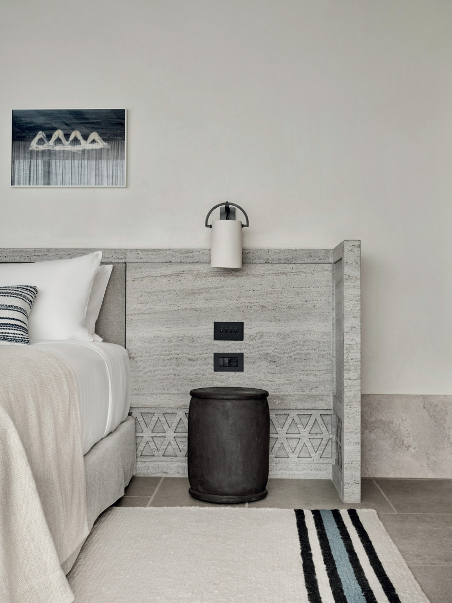 Βαγγέλης Μπόνιος, τo interior άγγιγμα του Μίδα