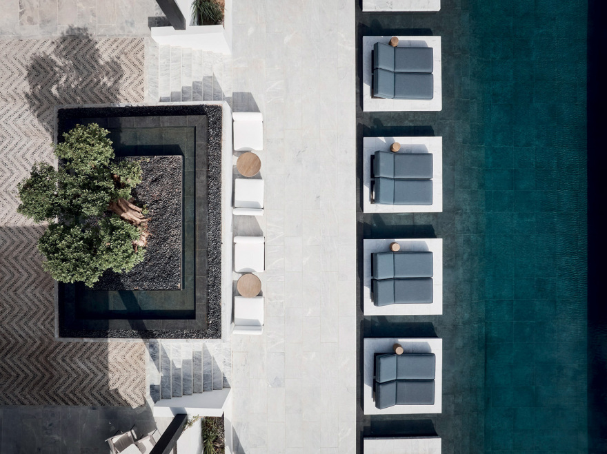 Βαγγέλης Μπόνιος, τo interior άγγιγμα του Μίδα