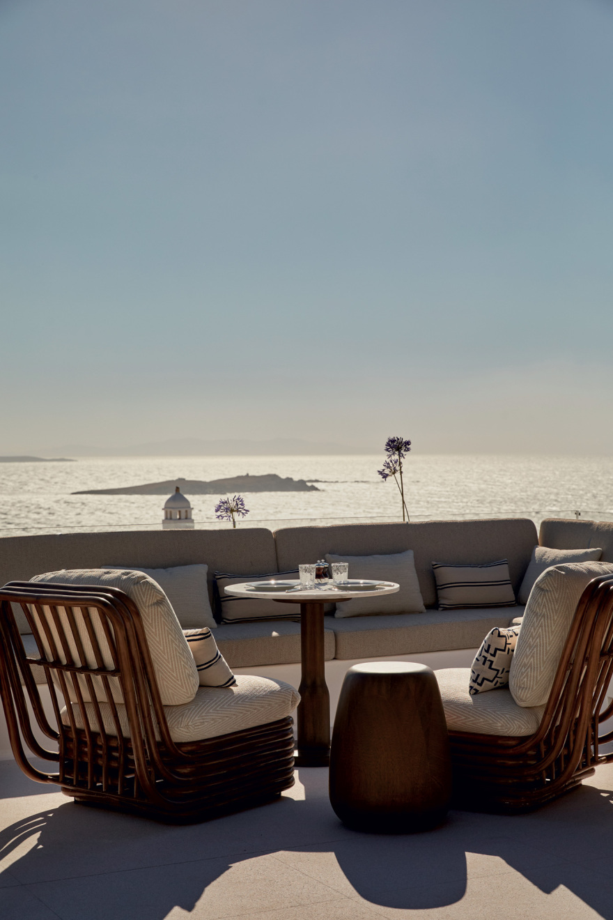 Βαγγέλης Μπόνιος, τo interior άγγιγμα του Μίδα