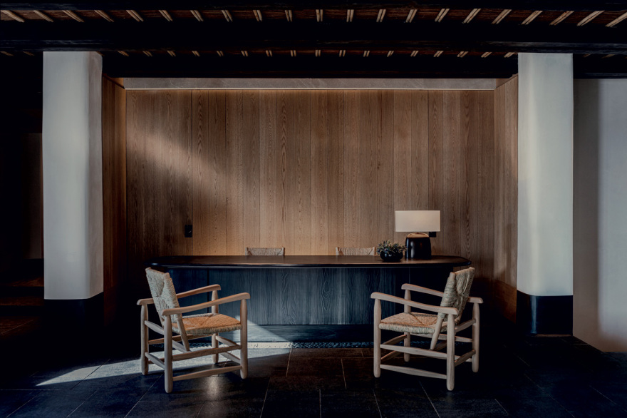 Βαγγέλης Μπόνιος, τo interior άγγιγμα του Μίδα