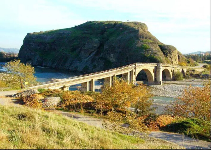 Δείτε φωτογραφίες: Αυτά είναι τα πέτρινα γεφύρια του δήμου Μετεώρων - Μνήμη, αρχιτεκτονική και προσπάθειες διάσωσης 