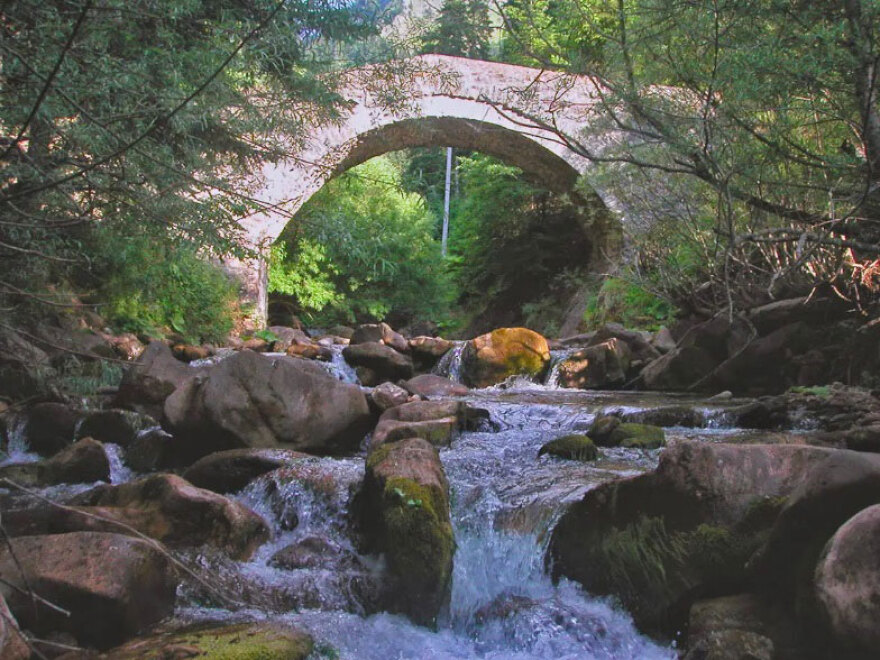 Δείτε φωτογραφίες: Αυτά είναι τα πέτρινα γεφύρια του δήμου Μετεώρων - Μνήμη, αρχιτεκτονική και προσπάθειες διάσωσης 