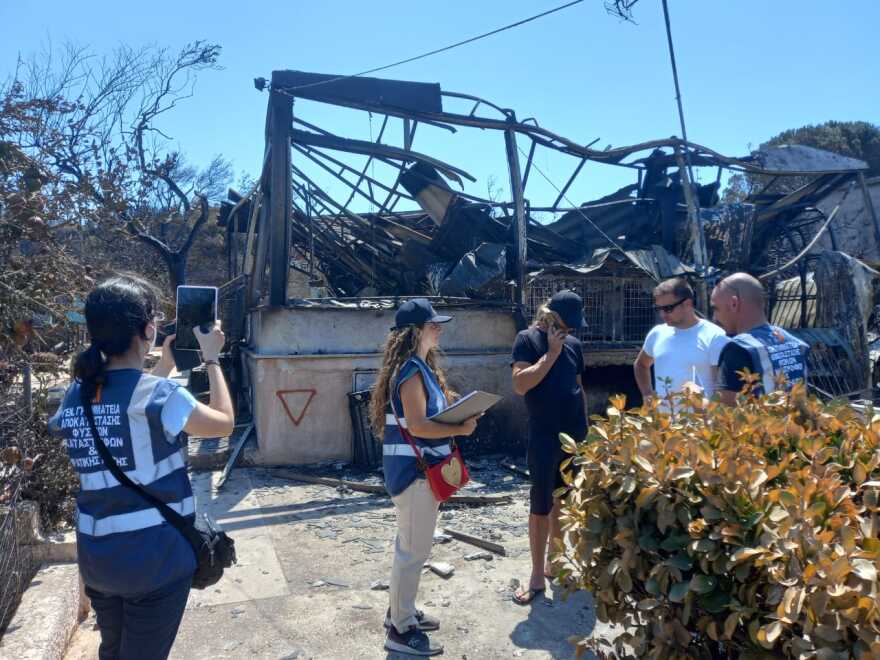 Σύσκεψη Κατσαφάδου με Δημάρχους Λαυρεωτικής και Σαρωνικού για αποτίμηση ζημιών και αποζημιώσεις μετά τις φωτιές στην Ανατολική Αττική
