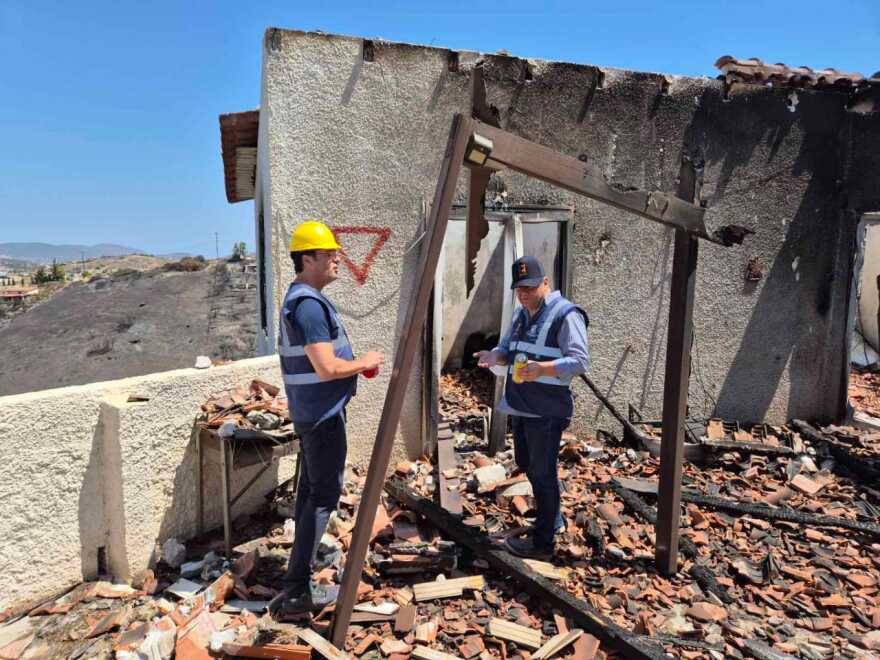 Σύσκεψη Κατσαφάδου με Δημάρχους Λαυρεωτικής και Σαρωνικού για αποτίμηση ζημιών και αποζημιώσεις μετά τις φωτιές στην Ανατολική Αττική
