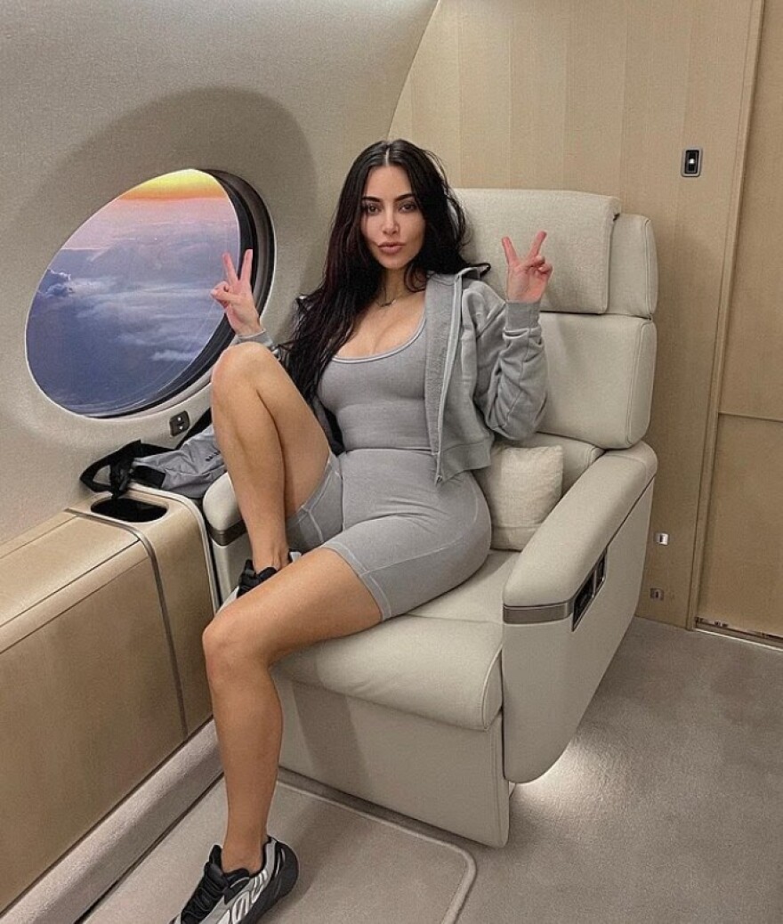 Κιμ Καρντάσιαν: Πήγε στο Μεξικό για αμφιλεγόμενη θεραπεία που δεν γίνεται στις ΗΠΑ - Οι εικόνες από την αίθουσα της επέμβασης






