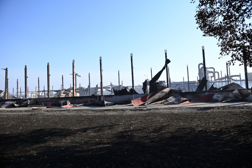 Εικόνες καταστροφής από τη φωτιά σε δυτική Ελλάδα και Χίο – Στάχτη έγιναν σπίτια, αυτοκίνητα, επιχειρήσεις και δάση