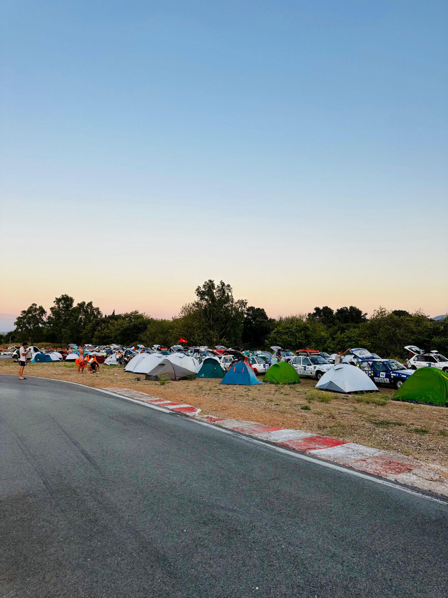 Το ευρωπαϊκό road trip που έφερε 700 Γάλλους ταξιδιώτες στις Αφίδνες