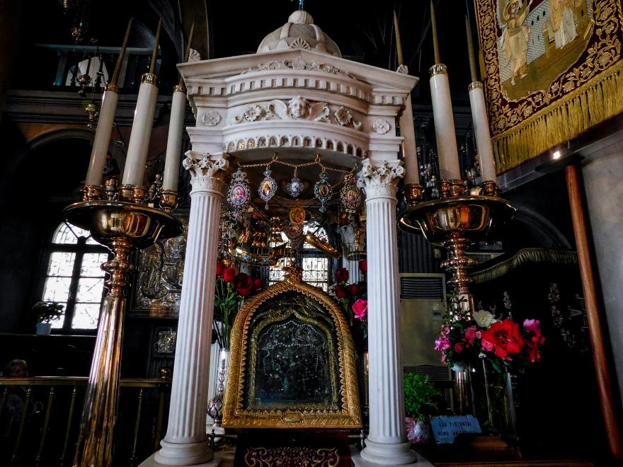 Δεκαπενταύγουστος: Οι παραδόσεις και τα έθιμα για την Κοίμηση της Θεοτόκου σε κάθε γωνιά της Ελλάδας