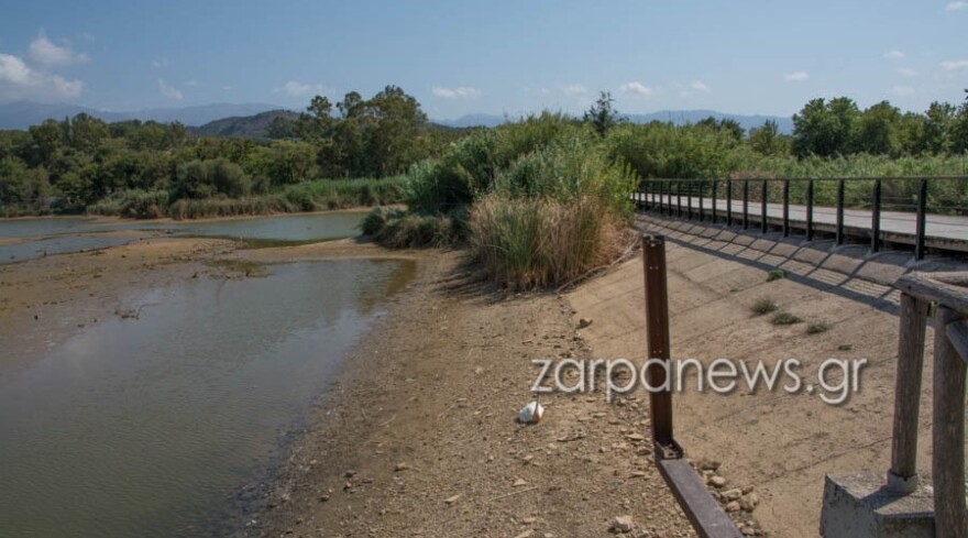 Στερεύει η λίμνη Αγιάς – Λιγοστά στα Χανιά, δείτε φωτογραφίες