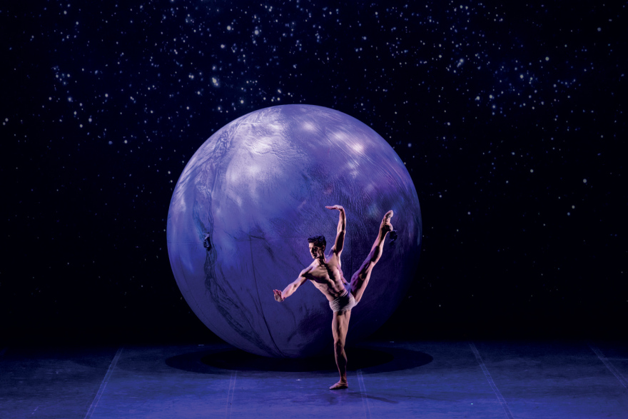 Roberto Bolle: Ο βασιλιάς του μπαλέτου εμπνέεται από τον Pierre Cardin