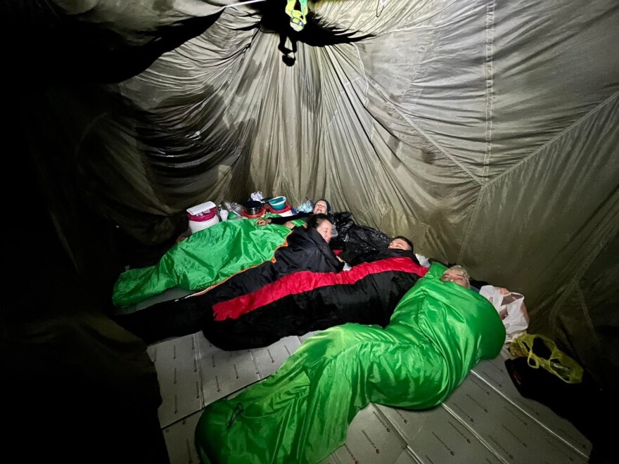 Κατάδυση στο βαθύτερο σπήλαιο της Ελλάδας, κατασκήνωση στα 650 μέτρα κάτω από τη γη, με κουβέρτες και wi-fi, δείτε βίντεο και φωτογραφίες
