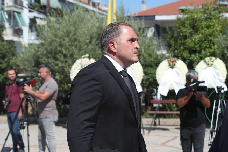 Θλίψη στην κηδεία του Απόστολου Βεσυρόπουλου - Οι παρουσίες και ο επικήδειος Μητσοτάκη: «Ψηλέ, θα μας λείψεις...»