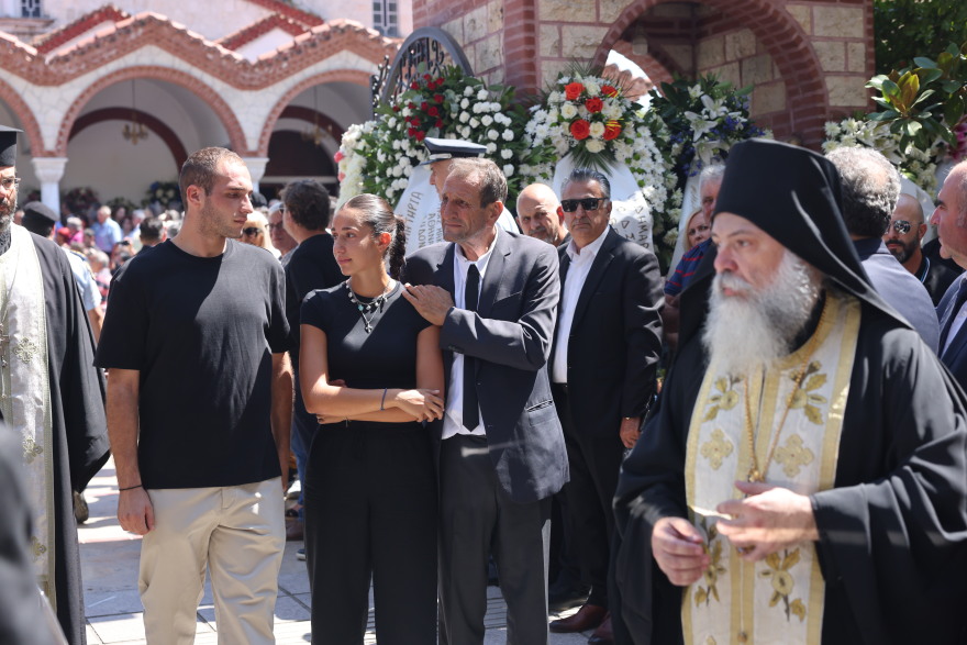 Θλίψη στην κηδεία του Απόστολου Βεσυρόπουλου - Οι παρουσίες και ο επικήδειος Μητσοτάκη: «Ψηλέ, θα μας λείψεις...»