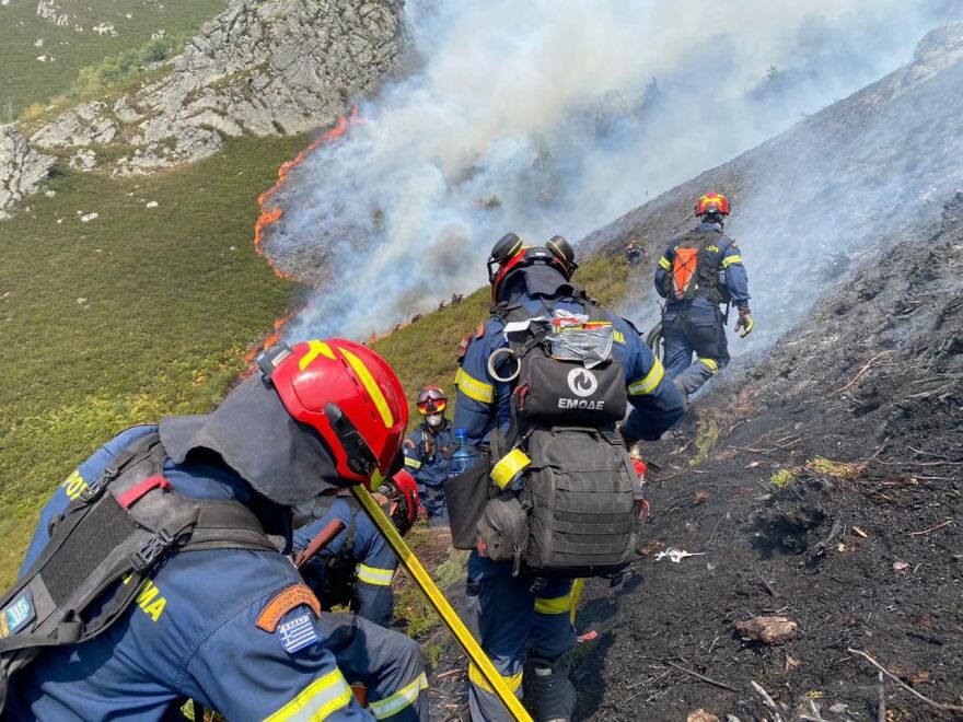 Οι Έλληνες δασοκομάντος στη μάχη με τις μεγάλες πυρκαγιές στην Ισπανία - Δείτε φωτογραφίες