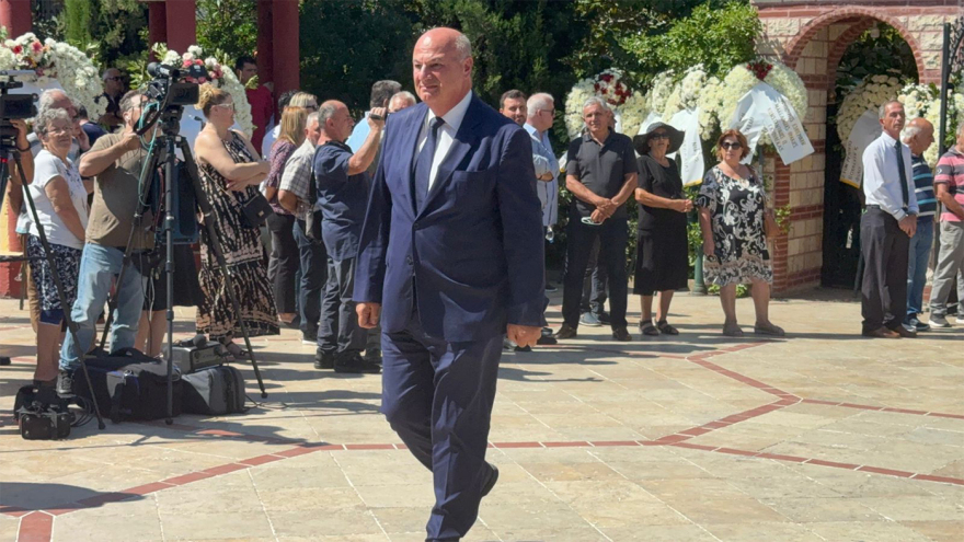 Θλίψη στην κηδεία του Απόστολου Βεσυρόπουλου - Οι παρουσίες και ο επικήδειος Μητσοτάκη: «Ψηλέ, θα μας λείψεις...»