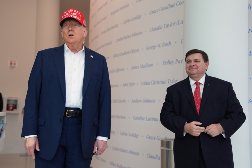 Τι συμβαίνει με τα χέρια του Ντόναλντ Τραμπ - Το μακιγιάζ για να κρύψει τις μελανιές και τι απαντά ο Λευκός Οίκος