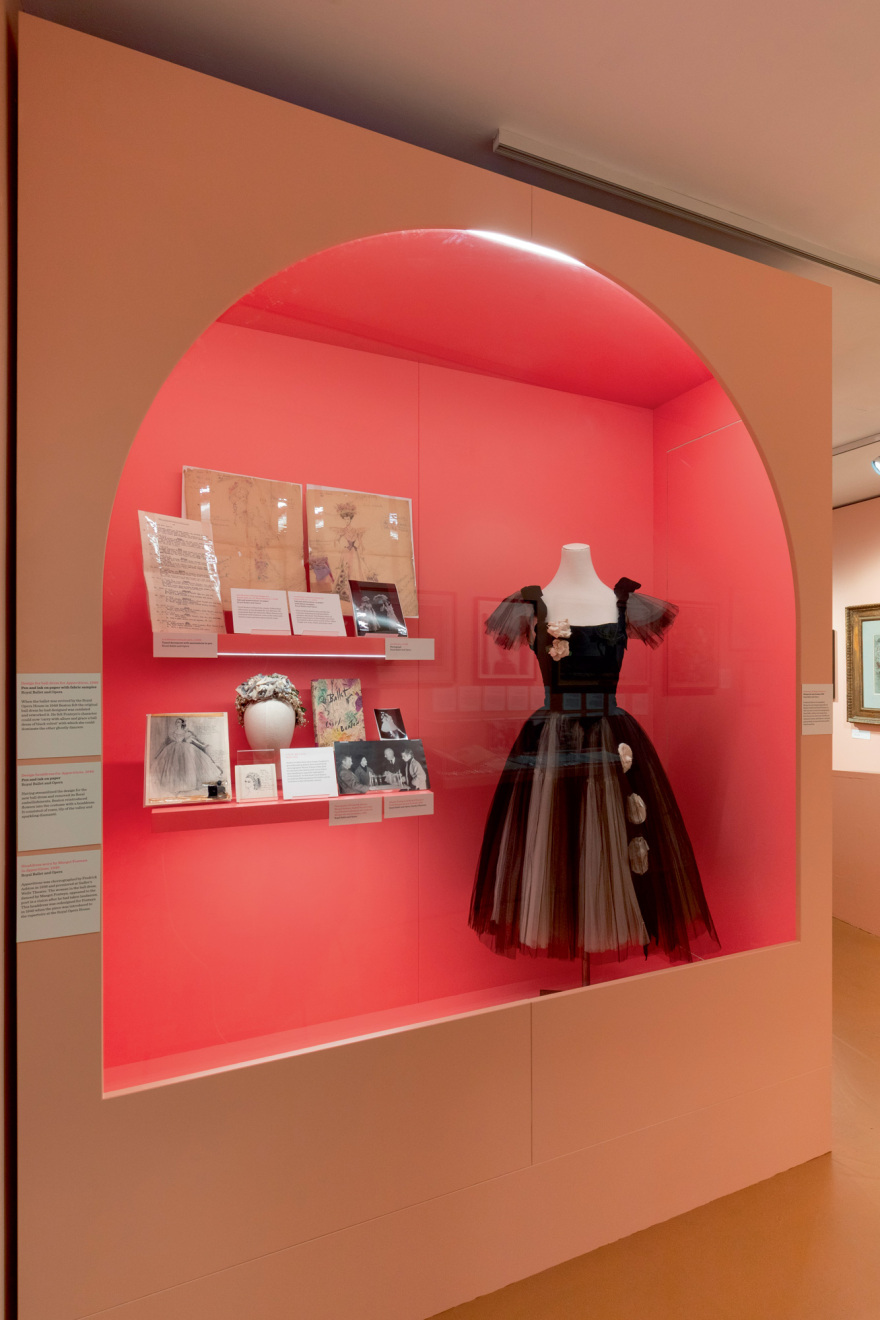 Στους ονειρικούς κήπους του Cecil Beaton