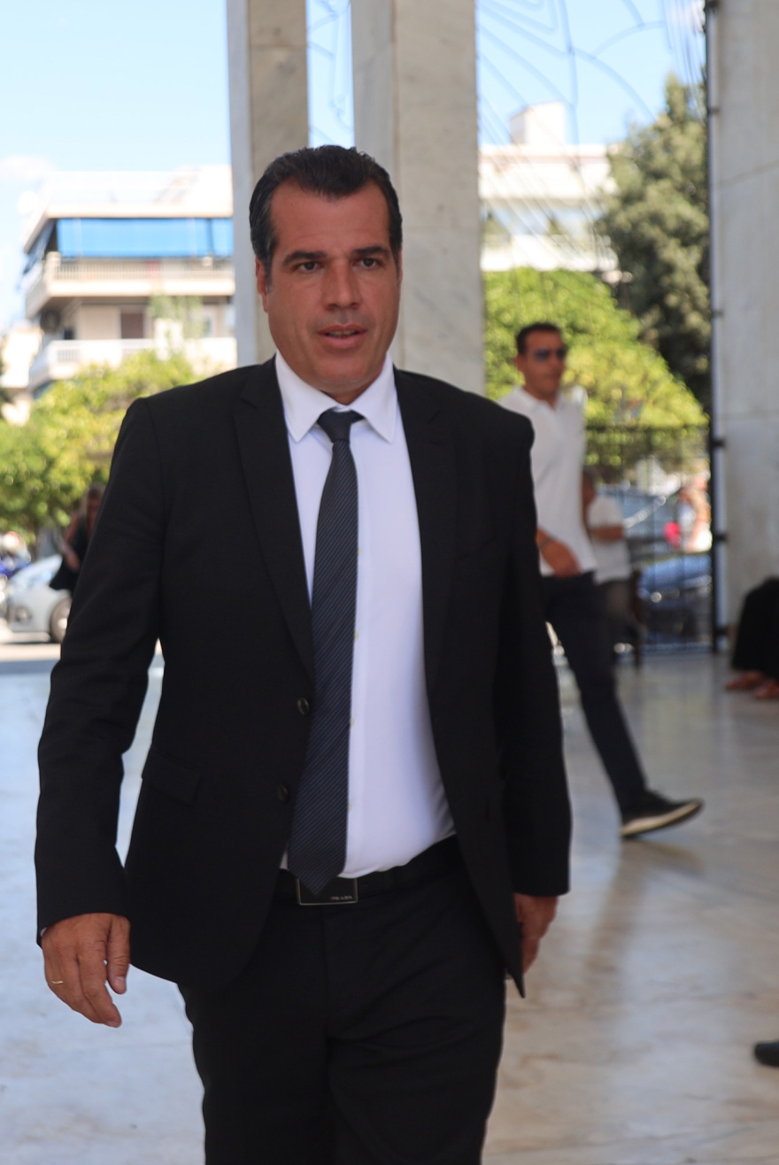 Το τελευταίο αντίο στον Δημήτρη Κωνσταντάρα στο Α' Νεκροταφείο - Δείτε φωτογραφίες