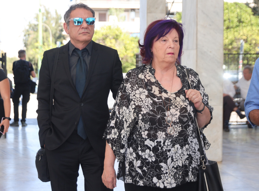 Το τελευταίο αντίο στον Δημήτρη Κωνσταντάρα στο Α' Νεκροταφείο - Δείτε φωτογραφίες