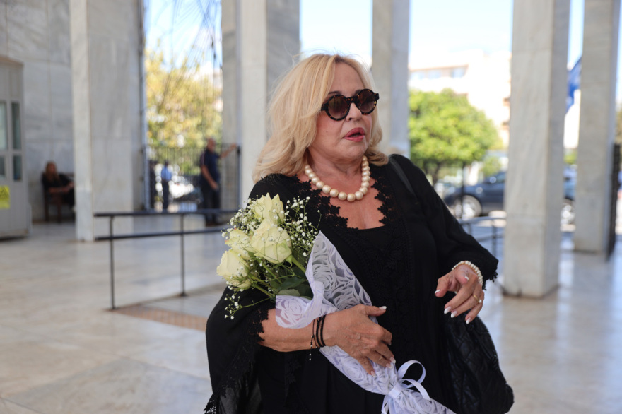 Το τελευταίο αντίο στον Δημήτρη Κωνσταντάρα στο Α' Νεκροταφείο - Δείτε φωτογραφίες