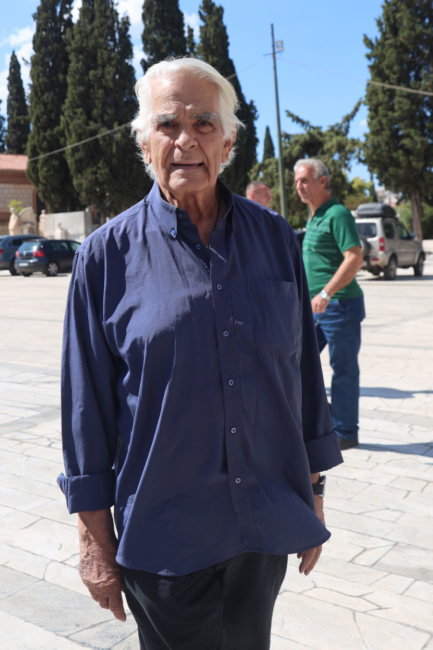 Το τελευταίο αντίο στον Δημήτρη Κωνσταντάρα στο Α' Νεκροταφείο - Δείτε φωτογραφίες