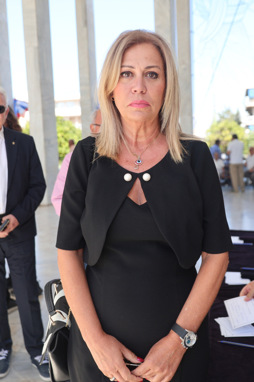 Το τελευταίο αντίο στον Δημήτρη Κωνσταντάρα στο Α' Νεκροταφείο - Δείτε φωτογραφίες