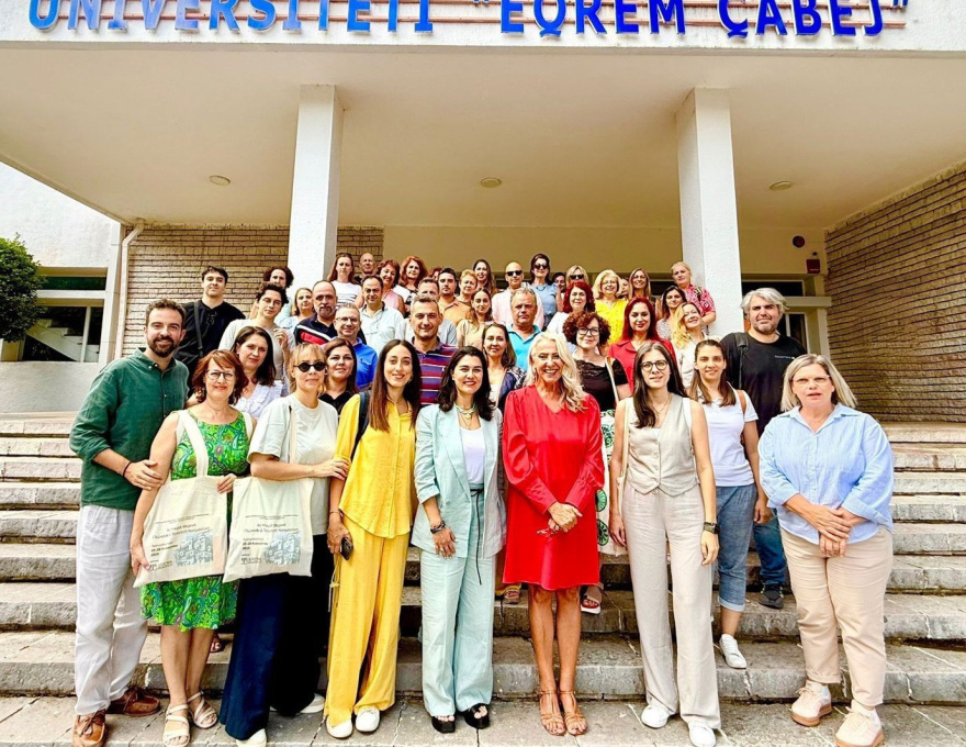 Από τη Βοστώνη στο Αργυρόκαστρο: Νέοι ερευνητές παρουσίασαν τις επιδράσεις της AI στη γλώσσα