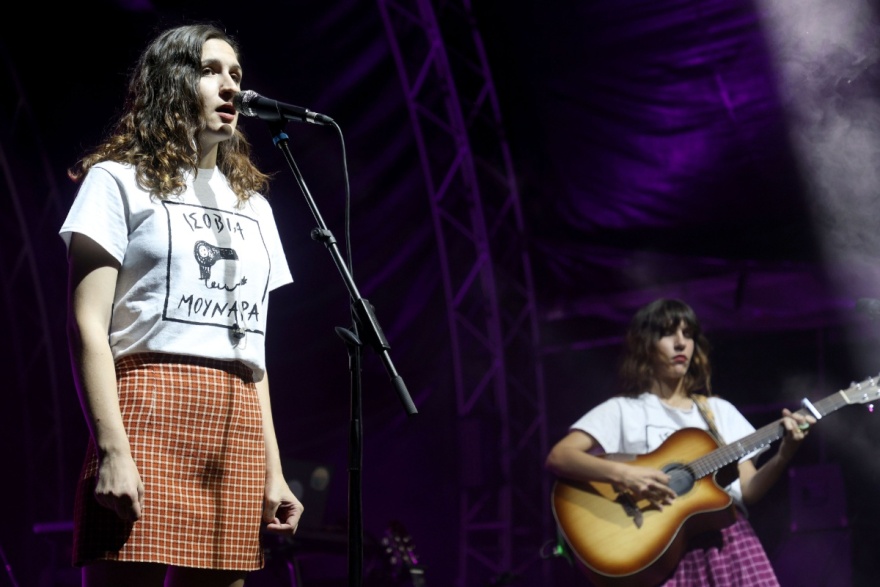 Μπέσσυ Μάλφα για το συγκρότημα των κορών της: Κάθε φορά που παίζουν, τις βλέπουμε και χορεύουμε με τον κόσμο
