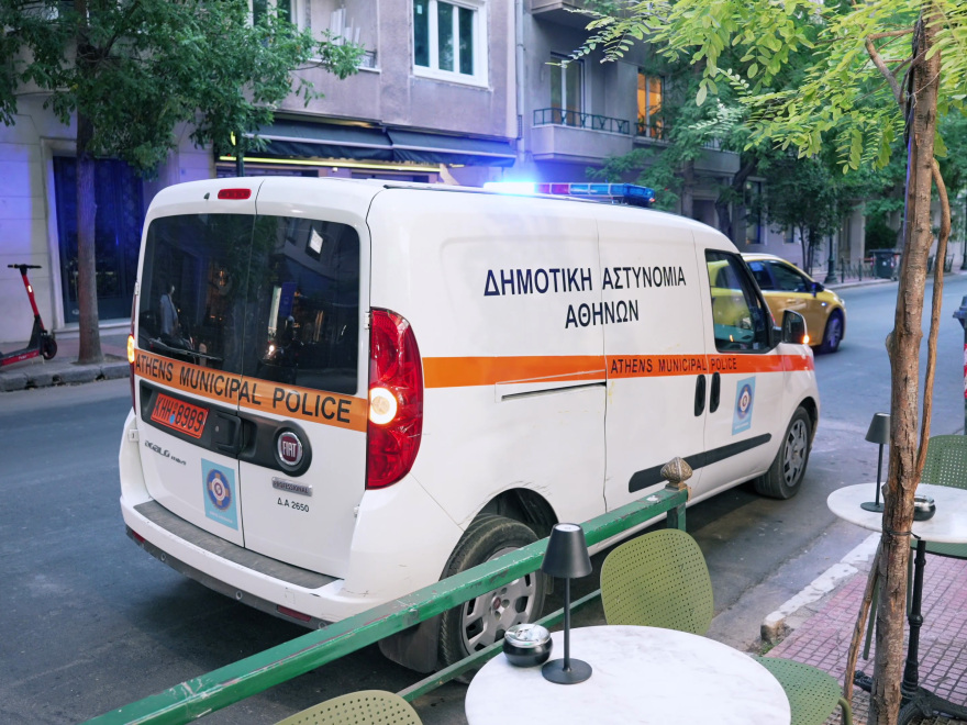 Λουκέτο 15 ημερών σε 38 καταστήματα υγειονομικού ενδιαφέροντας από τον Δήμο Αθηναίων για κατάληψη κοινόχρηστου χώρου