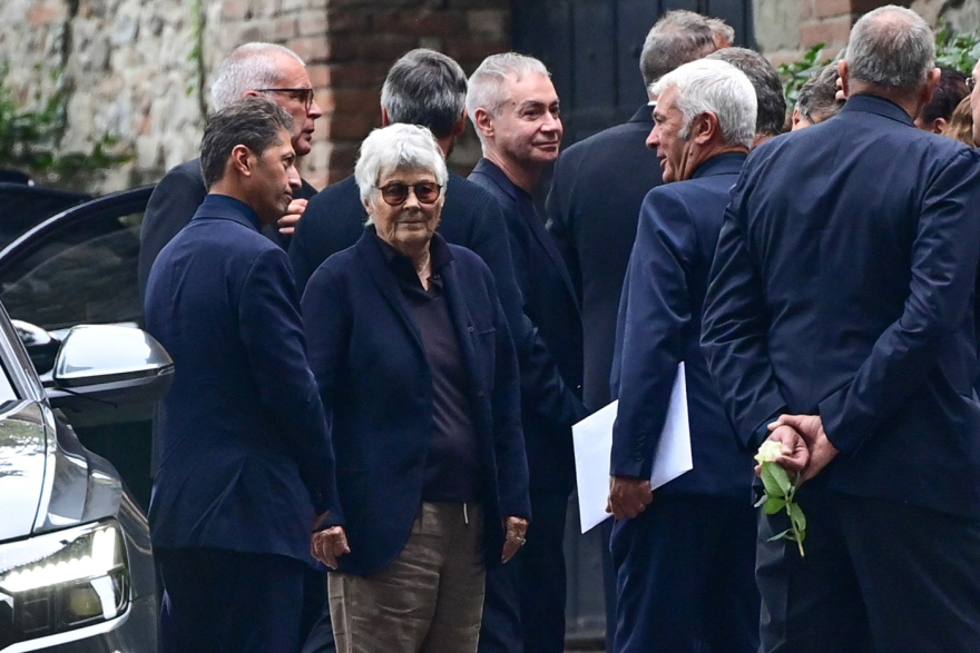 Τζόρτζιο Αρμάνι: Συγγενείς και στενοί φίλοι είπαν το τελευταίο «αντίο» στον θρύλο της μόδας στην ιδιαίτερη πατρίδα του