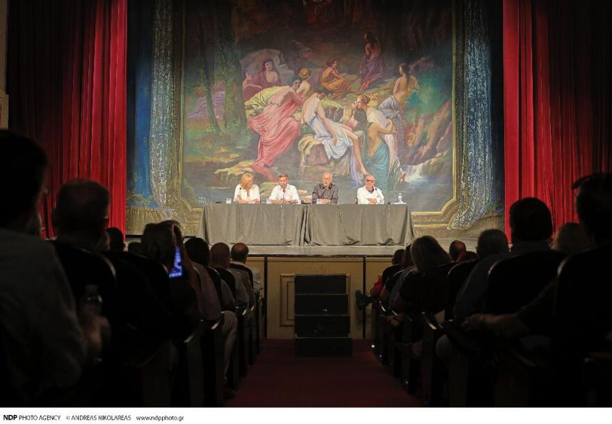 Δημοτικό Θέατρο Πειραιά: Νέο πρόγραμμα με Χάρις Αλεξίου και Ζέτα Μακρυπούλια στο «Τζένη Τζένη»