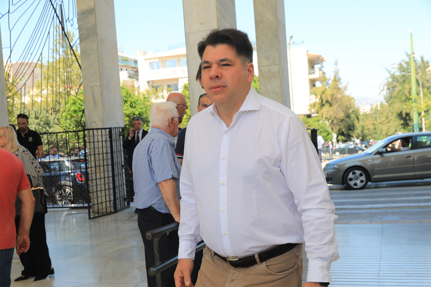 Μνημόσυνο για τη Λένα Σαμαρά - Οικογένεια και φίλοι βρέθηκαν στο Α’ Νεκροταφείο, δείτε βίντεο
