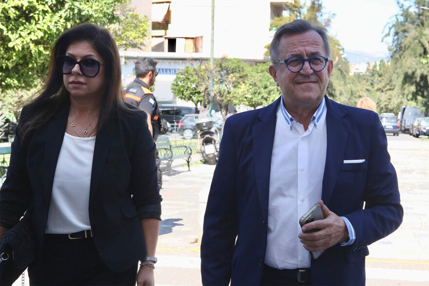 Μνημόσυνο Λένας Σαμαρά: Στο Α’ Νεκροταφείο η οικογένειά της – Δείτε βίντεο