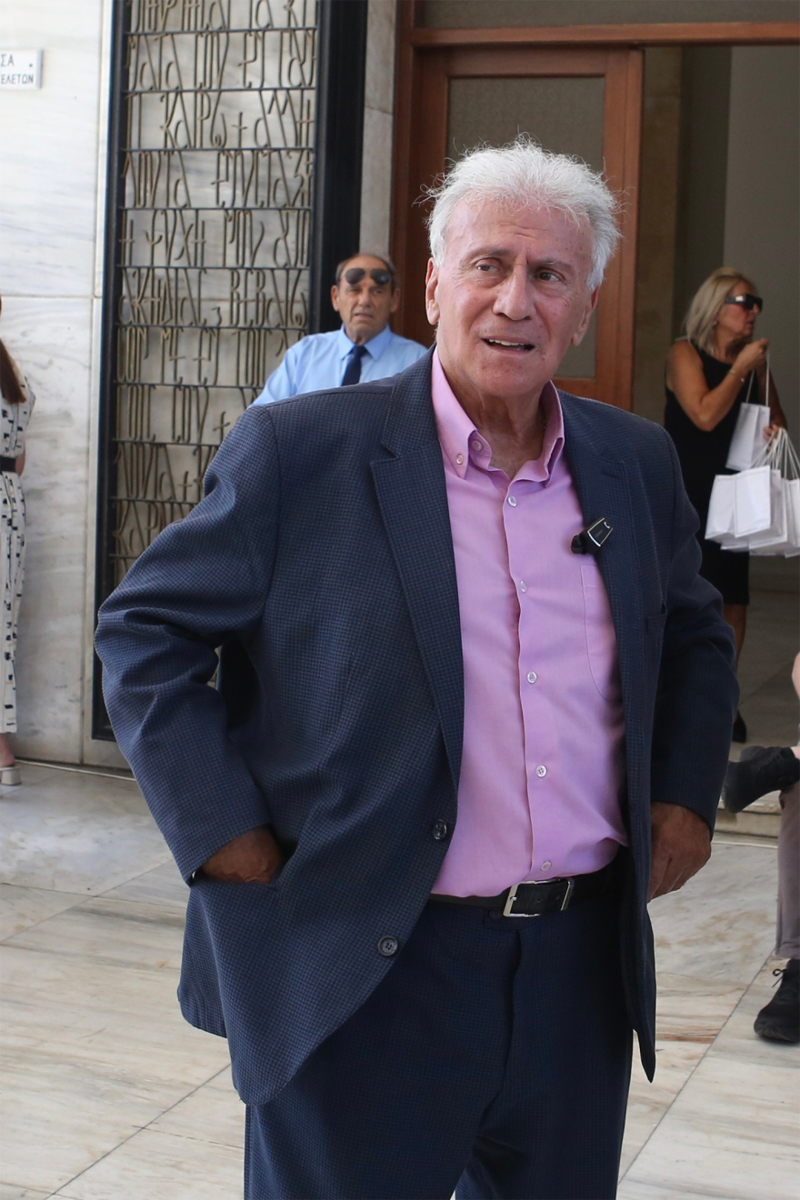Μνημόσυνο για τη Λένα Σαμαρά - Οικογένεια και φίλοι βρέθηκαν στο Α’ Νεκροταφείο, δείτε βίντεο