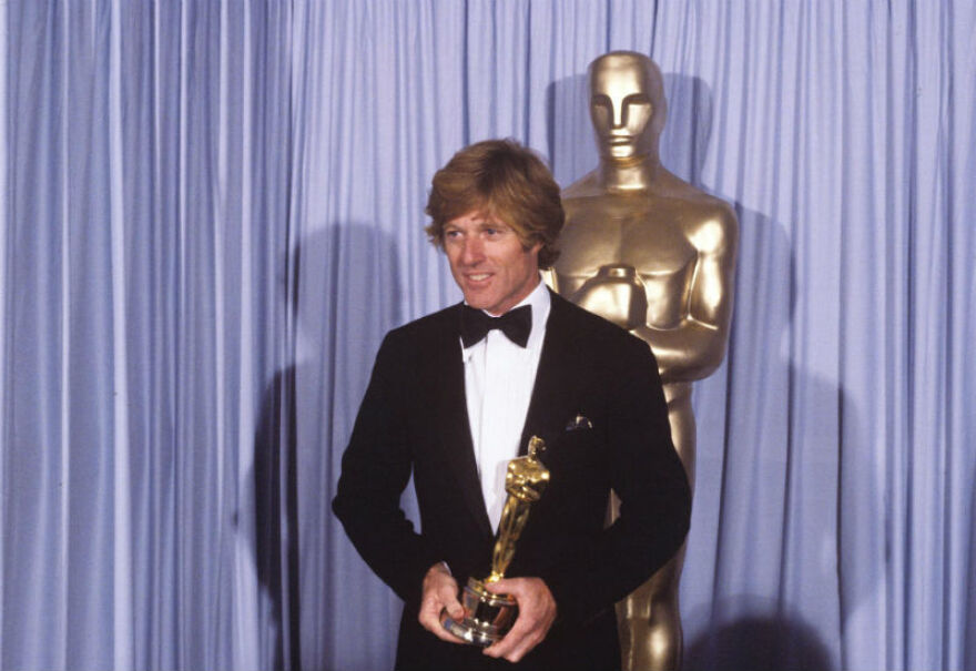 «Τα λέμε, Χάμπελ»: Ένας αποχαιρετισμός στον Ρόμπερτ Ρέντφορντ, τον σταρ που σφράγισε ανεξίτηλα «Τα καλύτερά μας χρόνια» στον κινηματογράφο 