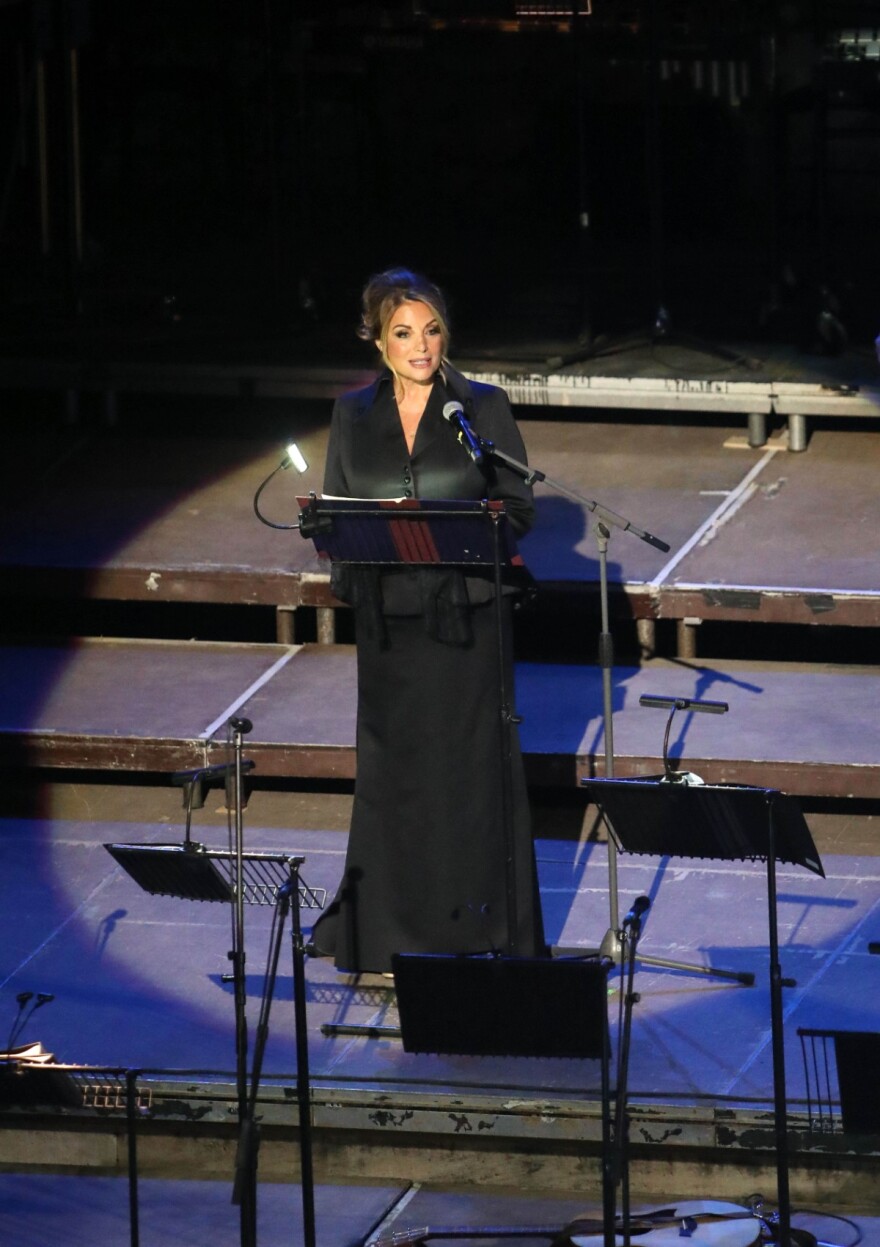 Μαρία Βοσκοπούλου: Η εμφάνιση με τη γιαγιά της στο Ηρώδειο