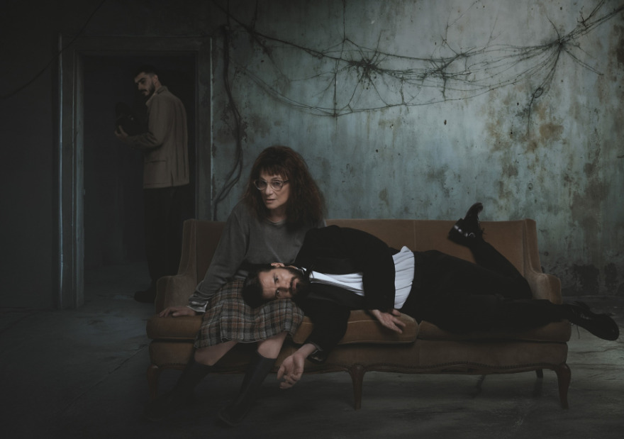 Φιλαρέτη Κομνηνού: Αναλαμβάνει τον θεατρικό ρόλο της εμμονικής πρωταγωνίστριας του «Misery» που έπαιξε η Κάθι Μπέιτς στον κινηματογράφο