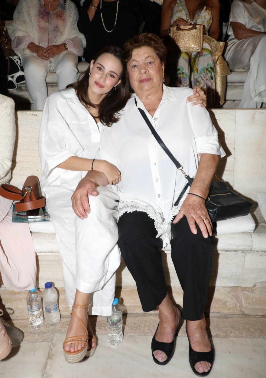 Μαρία Βοσκοπούλου: Η εμφάνιση με τη γιαγιά της στο Ηρώδειο