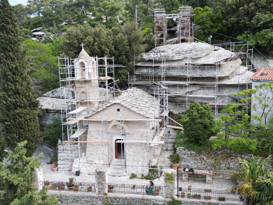 Επίσκεψη Μενδώνη στην Ικαρία - Εγκαίνια της αποκατεστημένης Μονής Οσίας Θεοκτίστης, στην Κοινότητα Ευδήλου