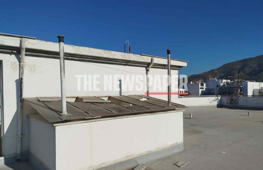 Θρήνος για τον 20χρονο Ιάσονα στον Βόλο: Υποχώρησε το πλέξιγκας που πάτησε και έπεσε στον φωταγωγό - Πώς έγινε το δυστύχημα