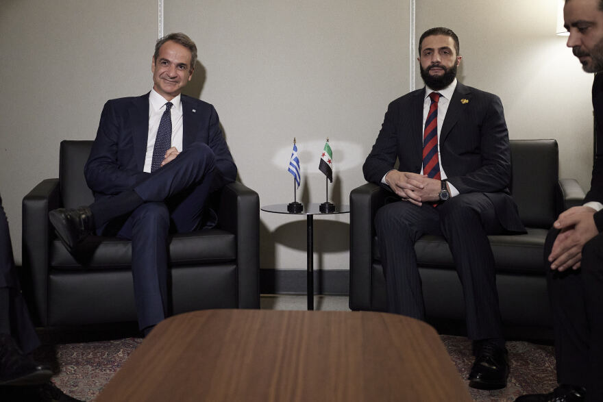 Mitsotakis in Al Saara: Protect Christian populations in Syria