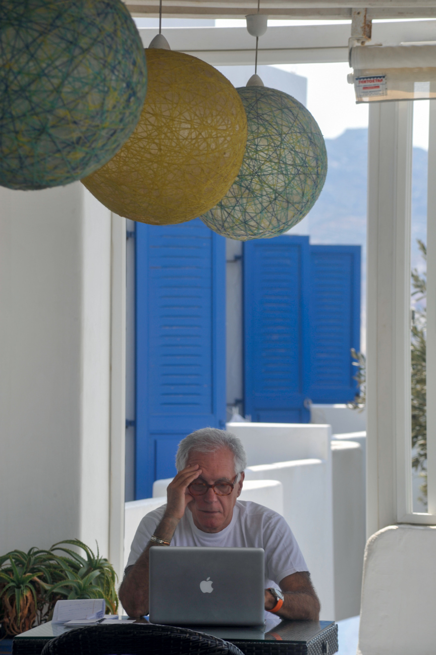 Τζέφρι Σάιγκερ: Ποιος είναι ο best seller συγγραφέας που γράφει μυστήρια με φόντο την Ελλάδα