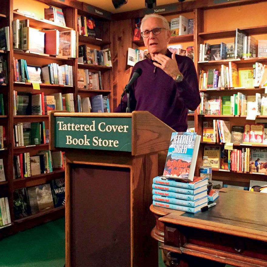 Τζέφρι Σάιγκερ: Ποιος είναι ο best seller συγγραφέας που γράφει μυστήρια με φόντο την Ελλάδα