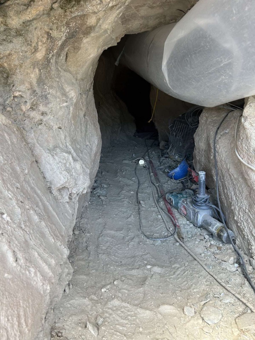 Έψαχνε λίρες μαζί με άλλα τρία άτομα ο 53χρονος που έχασε τη ζωή του σε σήραγγα στη Λάρισα