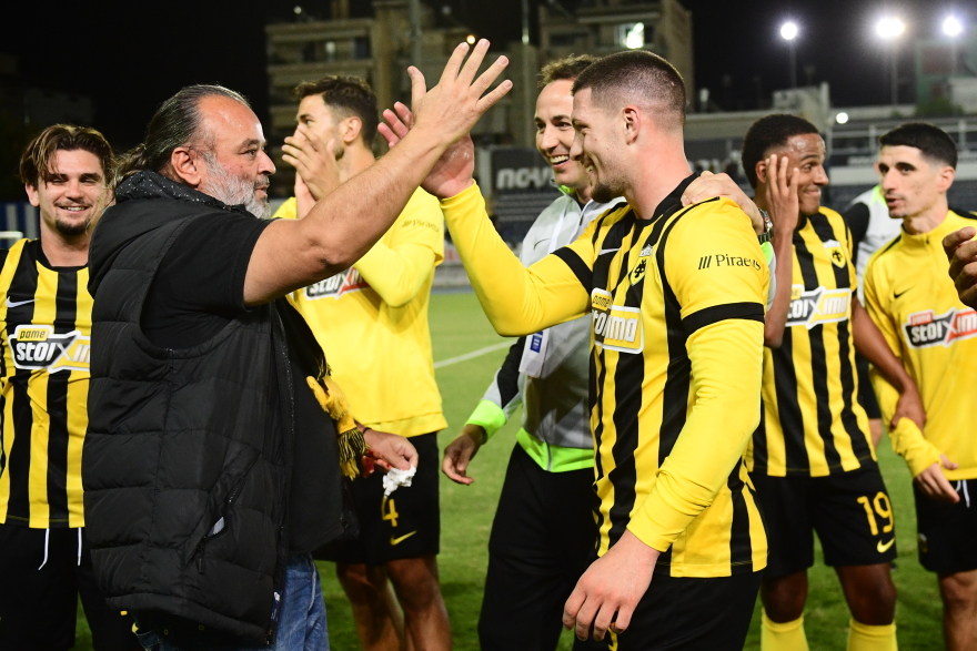 Μοίραζε συγχαρητήρια ο Μάριος Ηλιόπουλος μετά την ανατροπή της ΑΕΚ επί της Κηφισιάς στο Περιστέρι - Φωτογραφίες 