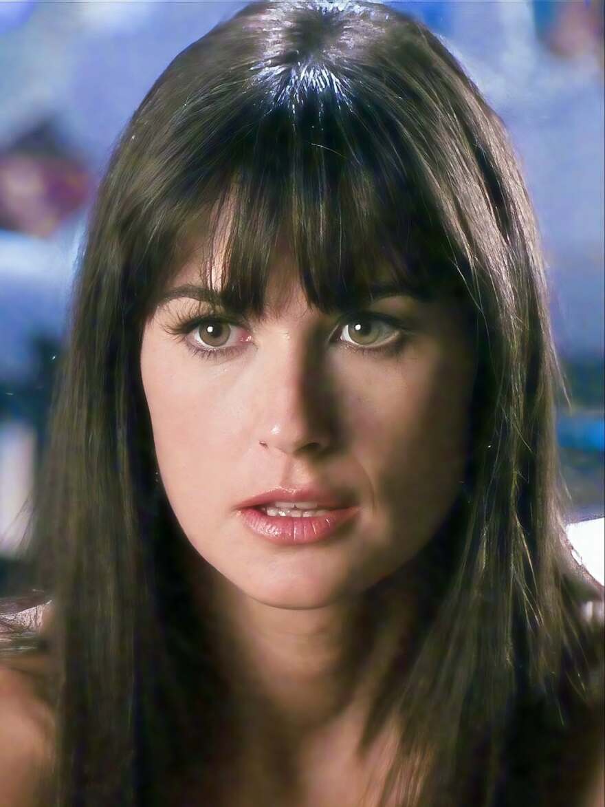 Η Ντέμι Μουρ έκανε ξανά την εμβληματική φράντζα της από την ταινία «Striptease»