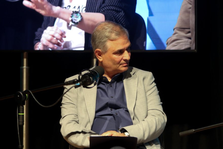 ΠΑΣΟΚ: Έντονη κινητικότητα παρά την ακούνητη βελόνα στις δημοσκοπήσεις 

