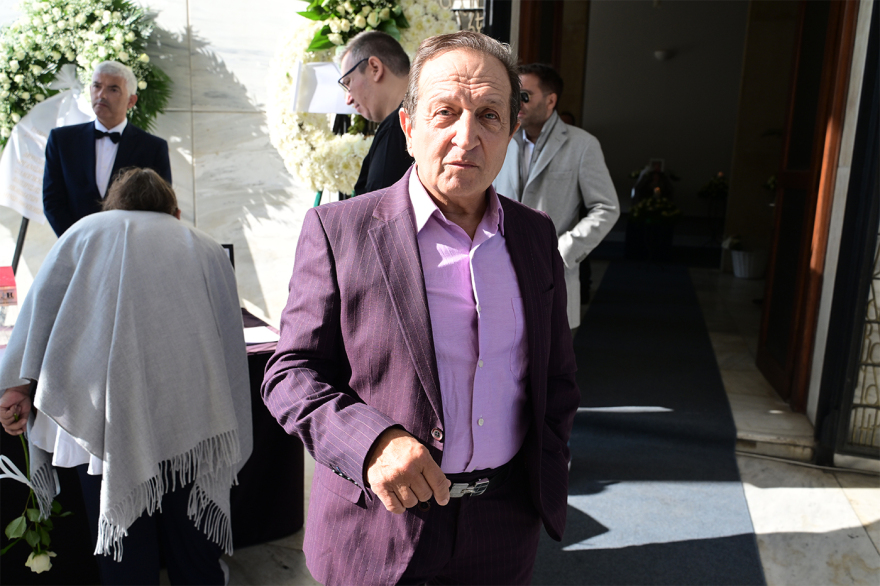Θρήνος στην κηδεία της Άννας Κυριακού: Το τελευταίο αντίο στην «θεία Μπεμπέκα» από τις Τρεις Χάριτες 8 Άννα Κυριακού - κηδεία: Συγκίνηση στο τελευταίο αντίο, λύγισε ο γιος της: «Αγαπήθηκε από όλο τον κόσμο» - Δείτε φωτογραφίες