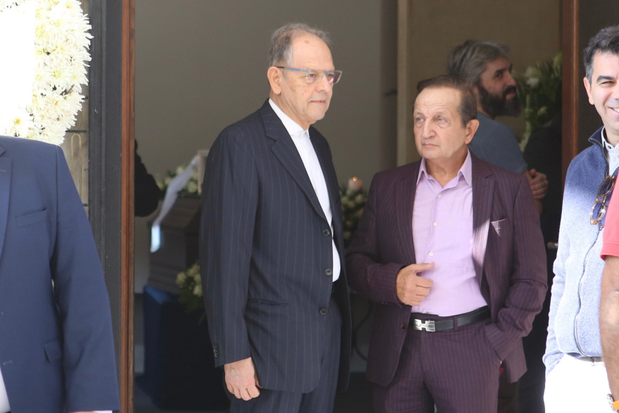 Θρήνος στην κηδεία της Άννας Κυριακού: Το τελευταίο αντίο στην «θεία Μπεμπέκα» από τις Τρεις Χάριτες 10 Άννα Κυριακού - κηδεία: Συγκίνηση στο τελευταίο αντίο, λύγισε ο γιος της: «Αγαπήθηκε από όλο τον κόσμο» - Δείτε φωτογραφίες