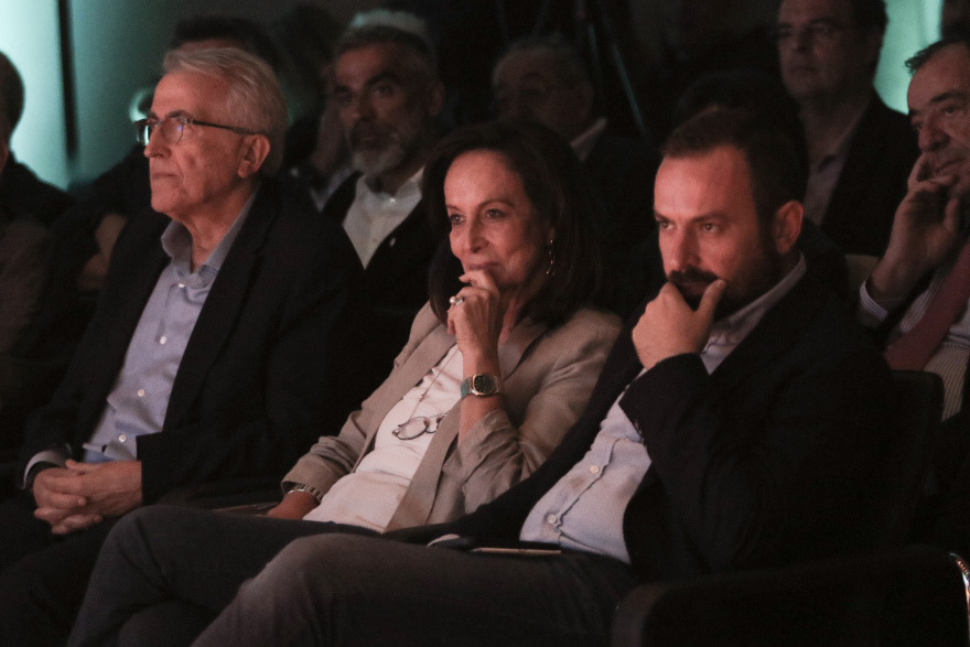 ΠΑΣΟΚ: Έντονη κινητικότητα παρά την ακούνητη βελόνα στις δημοσκοπήσεις 

